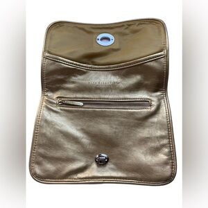 BARE ESSENTIALS San Francisco Buttery Soft Brush Pouch Make Up Bag Turn Lock